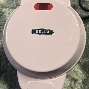Bella Pink mini cake pop maker and supplies